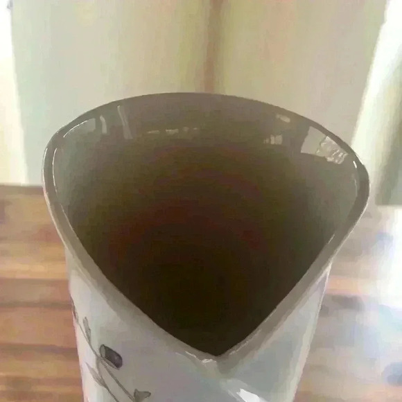 Takahashi Vase Made In Japan With Flowers Painted On Vase In A Folded Pattern - Picture 6 of 7